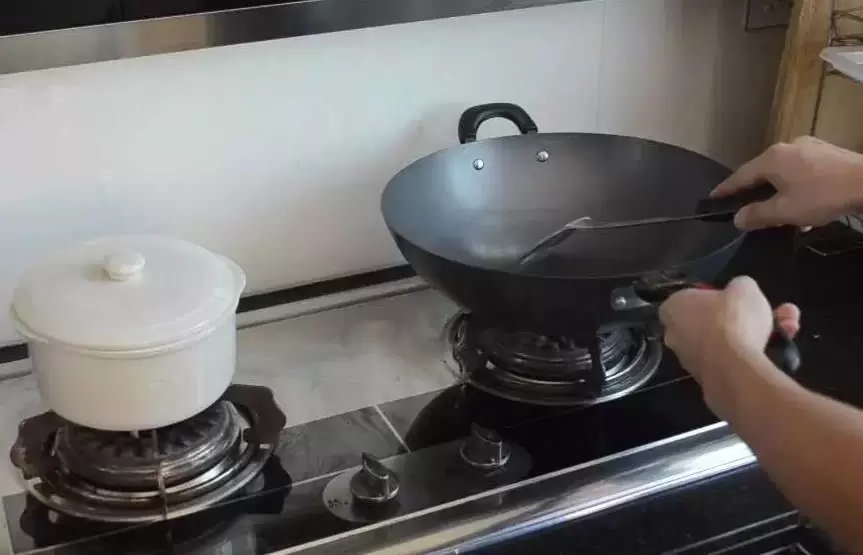 為什麼說炒菜不能在左邊爐口?我也今天才清楚，多虧師傅提醒，注意了