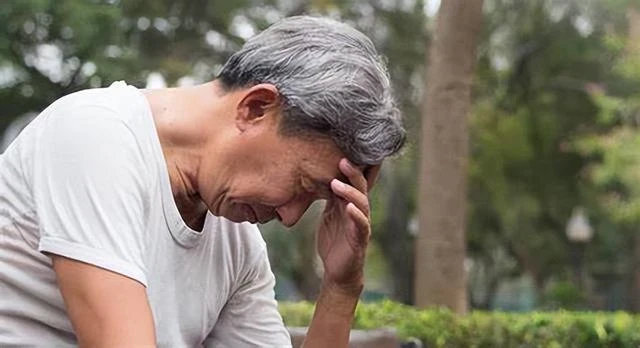 接父母來盡孝，看到電費單我連夜送他們回老家，才知道孝順太難