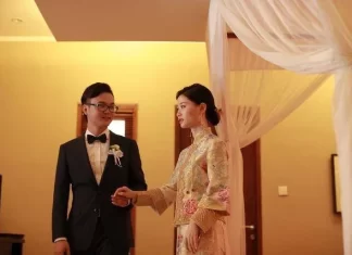 「我去廁所了」！婚禮上新娘消失10分鐘 新郎急壞查監控竟變「局外人」秒放生：是我配不上你