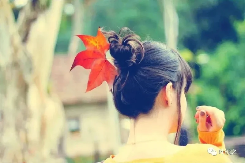 女人有沒有錢，看三個地方就知道了，裝不來的