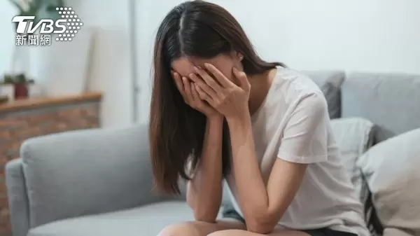 婚前健檢發現不孕！她不想再耽誤「當場提出分手」忍痛離開　2個月後「收到男友喜帖」打開看秒淚崩…
