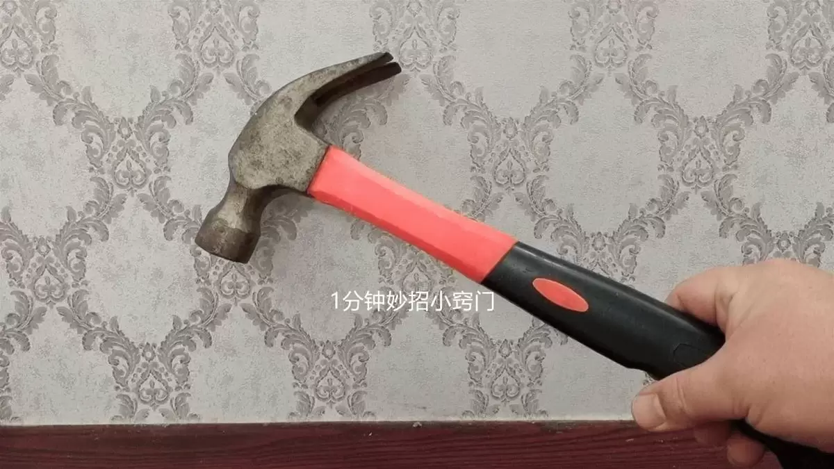 家裡再有錢，電視機旁不能放這「4樣東西」會慢慢變窮！好多人還不懂，快拿走 ！！