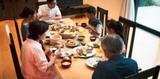 表弟一家來旅遊!吃住在我家「4天花9萬」六口人一分不出,臨走時「他的一個行為」決定不再往來