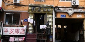 父母去世後!「我寄居在舅舅家7年」姑姑不聞不問 高考後「她送我一物」我扭頭就走