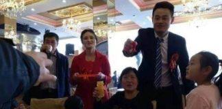 好兄弟結婚我借錢「包破萬大紅包」! 整場喜酒我卻被冷落…臨走時他給我「一箱喝剩的酒」回家拆開後我哭到停不下來