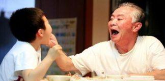 出錢給兒子媳婦買婚房!婚後也各種金援「有天看見孫子獎狀」傻住 隔天默默「把房子過戶給女兒」:看清了