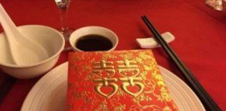 我親弟下個月要結婚,老公問「紅包要包多少?」 我笑笑「比3根手指頭」老公慌了