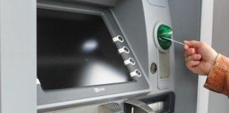 爸爸車禍離世!媽媽每年收到「神秘匯款15萬」 某天「陌生老人拿著信出現」媽媽一看哭了