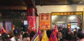家中媽祖「進香旗倒下2次」香灰灑落一地,她急聯絡男友「發現是媽祖保命」