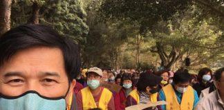 兒子闖禍上新聞!57歲男星懺悔「帶著妻子出家」受戒剃度 流淚自白「不會再罵兒子」:我教子無方