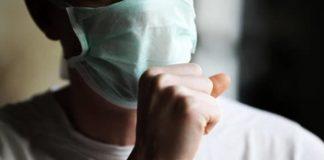 喉嚨爆痛掛急診!30歲男子「20分鐘後倒地」再也沒醒過 醫師示警「六症狀」:幾小時內就窒息